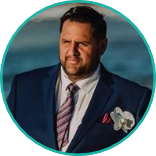 Roberto Leon Leiton expert in real estate property management and escrow services